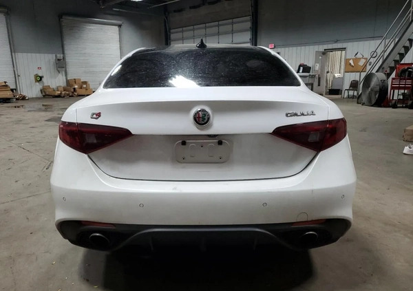 Alfa Romeo Giulia cena 47000 przebieg: 109897, rok produkcji 2018 z Żukowo małe 56